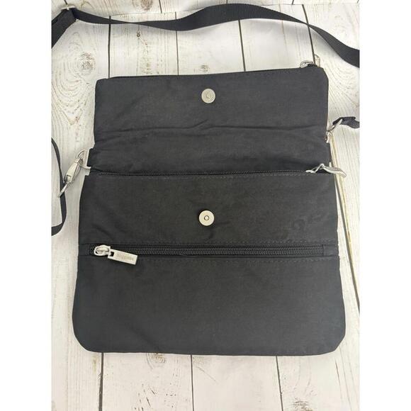 BAGGALLINI Flip Zip Essentials Crossbody Black Leopard - Picture 3 of 7